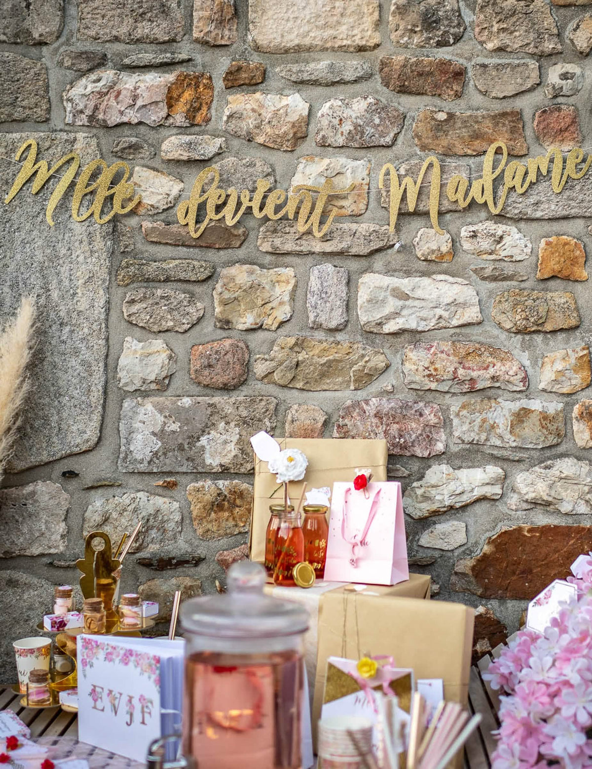 Izvedba girlande od kartona Gospođica postaje gospođa