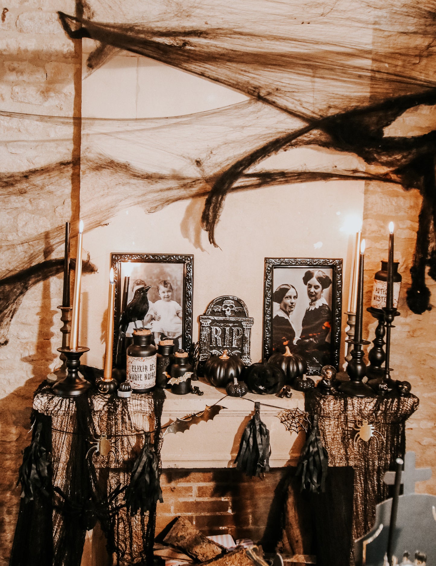 Crni i zlatni vijenac Halloween s 2M resećima