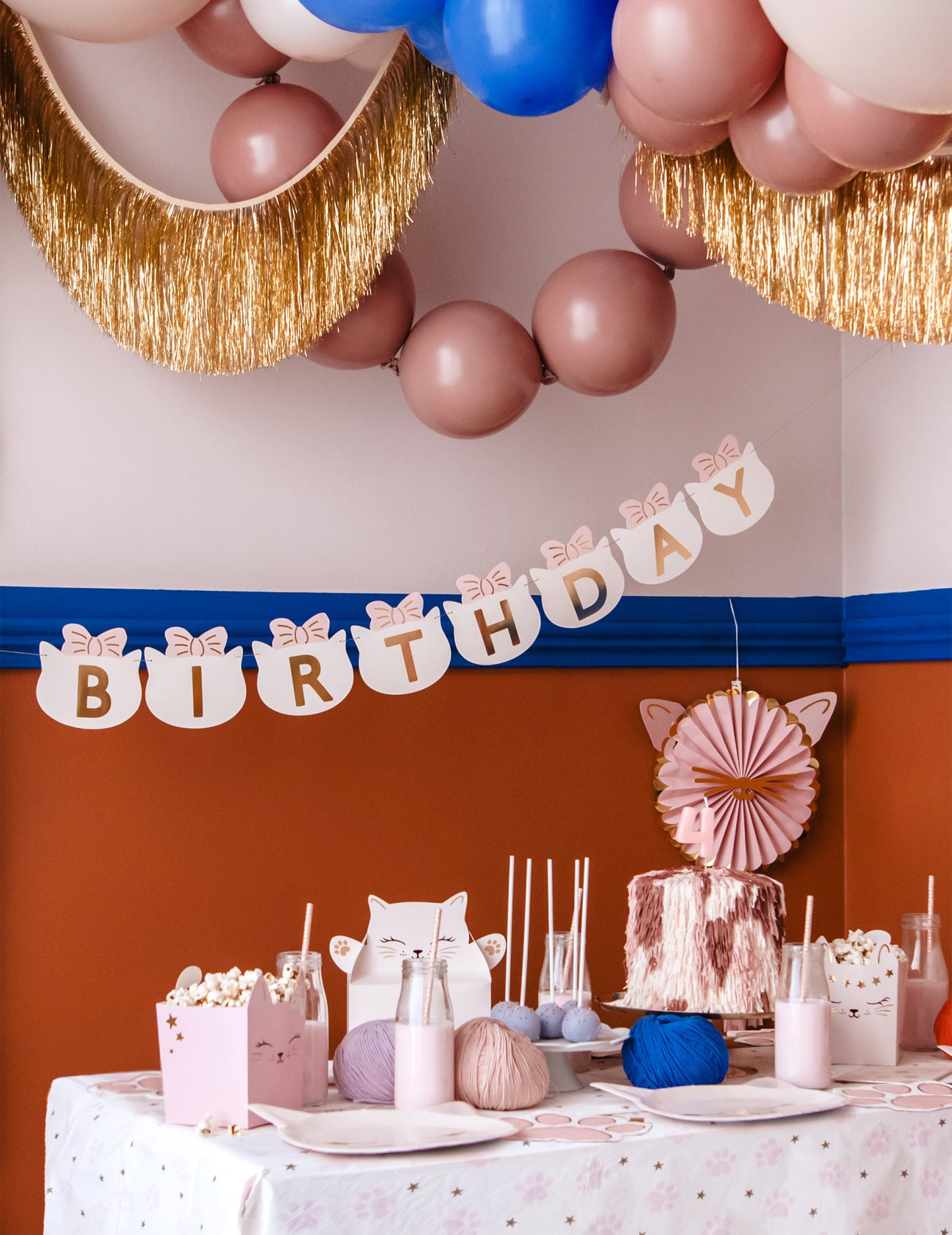 Girlanda za mačiće Sretan rođendan 2,8 m s ružičastim mašnama