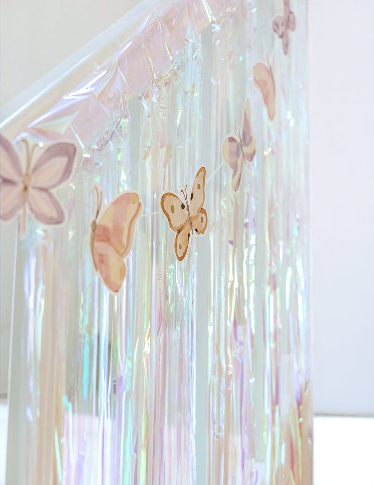 Girlanda od leptira pastelno ružičastog papira 10 cm x 1,5 m čarobna atmosfera