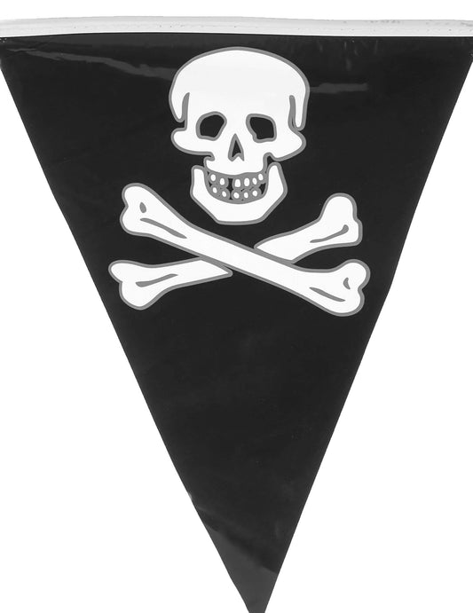 Gros plan sur un fanion de la guirlande tête de mort pirate