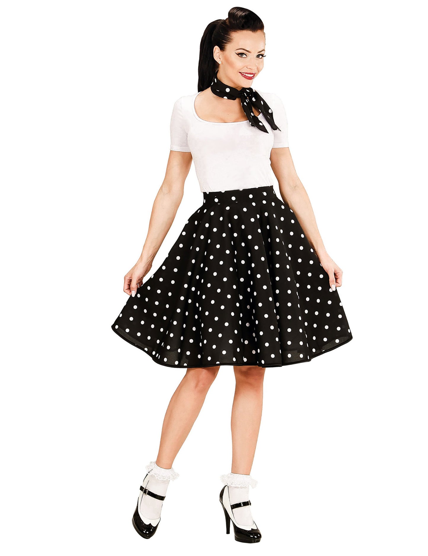 Crna suknja i šal za ženu 1950 -ih