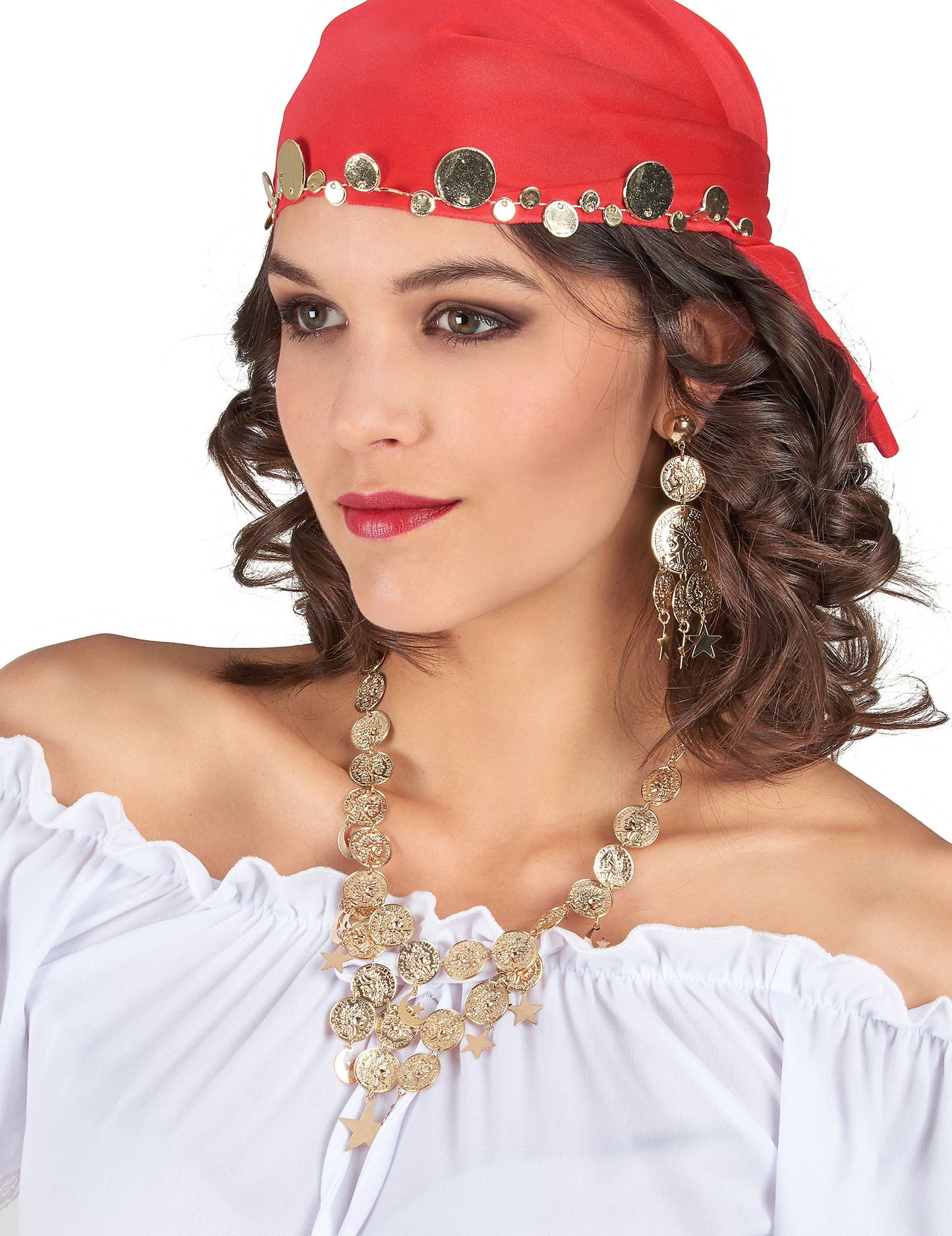 Kadar izbliza na ogrlicu i naušnice iz boemskog seta nakita