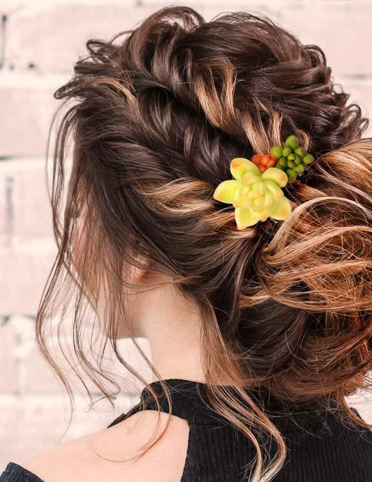 Vue de profil du kit bijoux porte-bonheur broches à cheveux succulentes en fimo