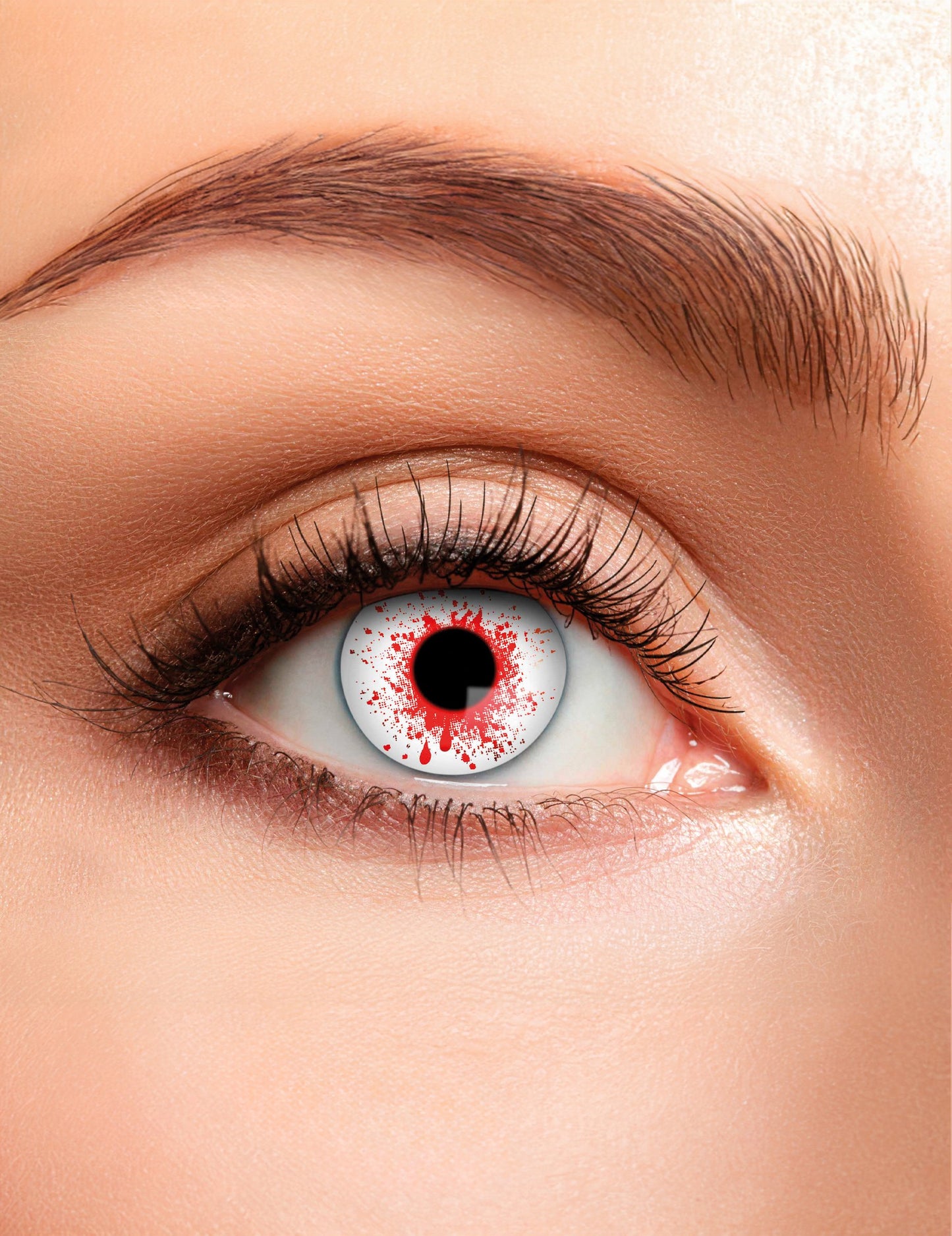 Kontaktne leće bez krvi i korekcije zelene odrasle osobe