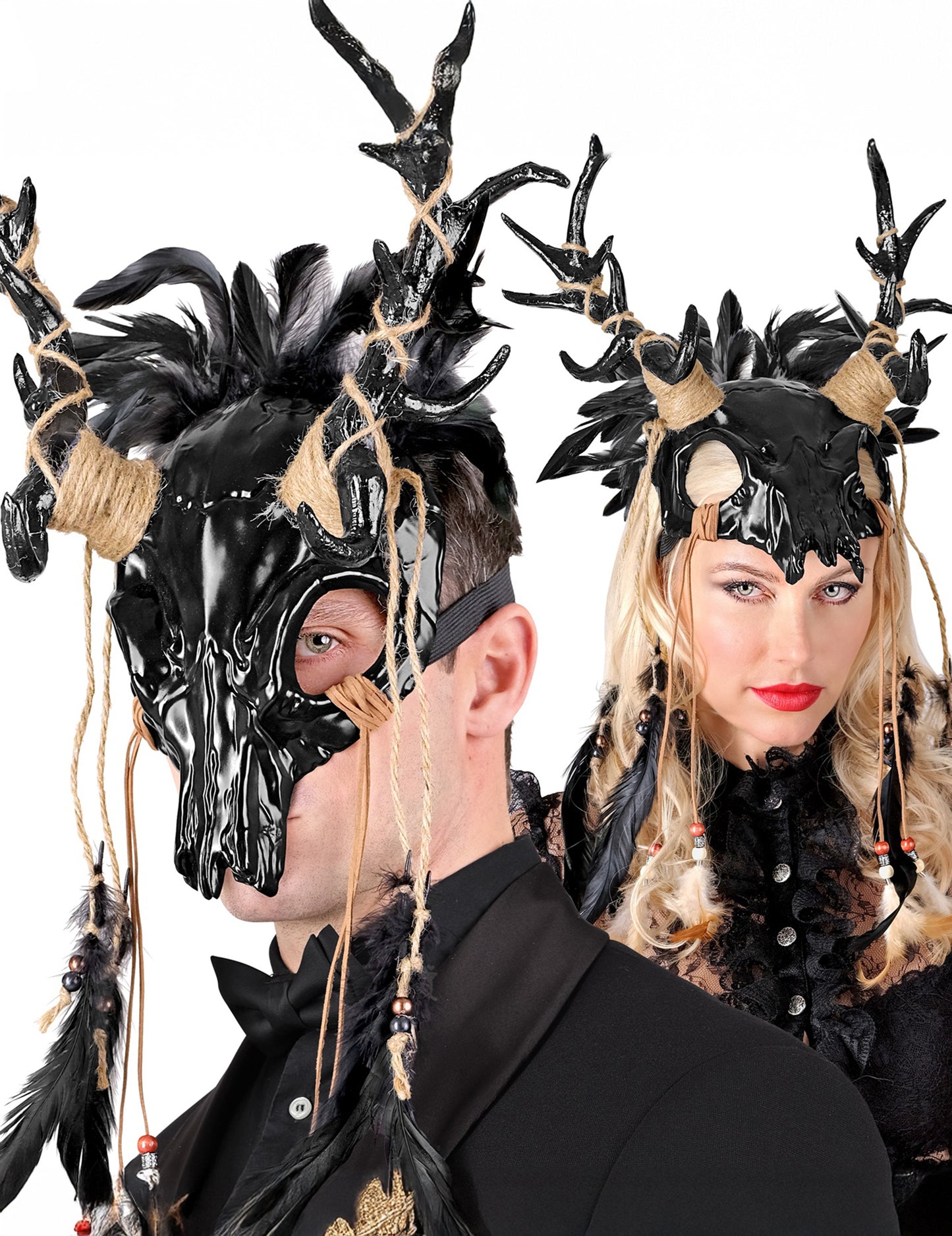 Odrasli crni vudu šaman maska s perjem