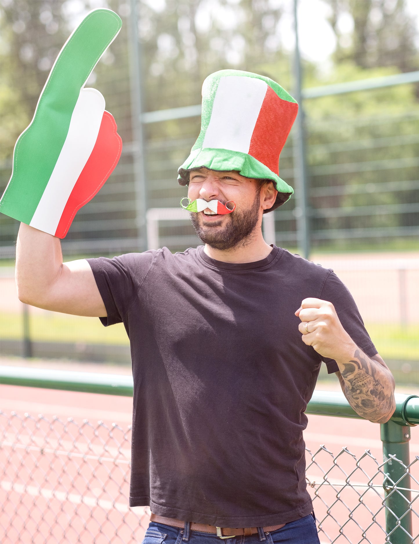 Podržite brkove Italije odrasle osobe
