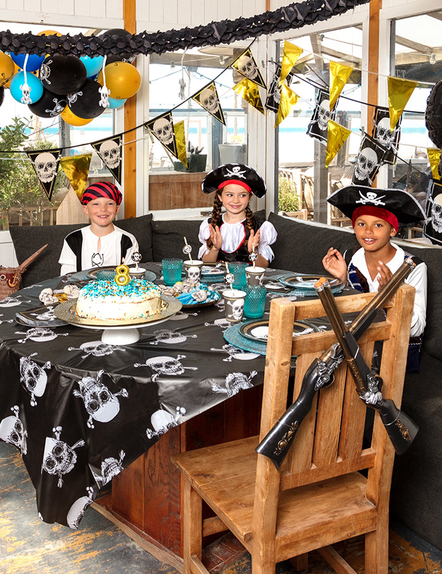 Gusarski plastični stolnjak Jolly Roger 130 x 180 cm