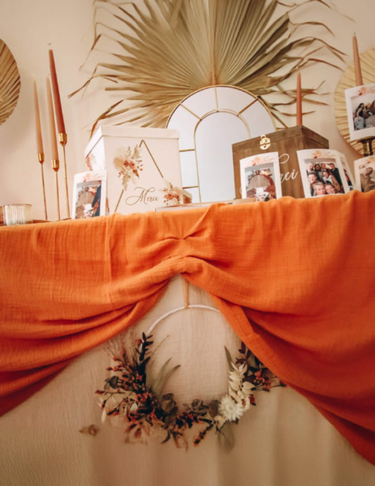 Mise en scène de la nappe en gaze de coton bohème terre brûlée