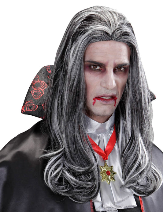 Gros plan de la perruque longue vampire