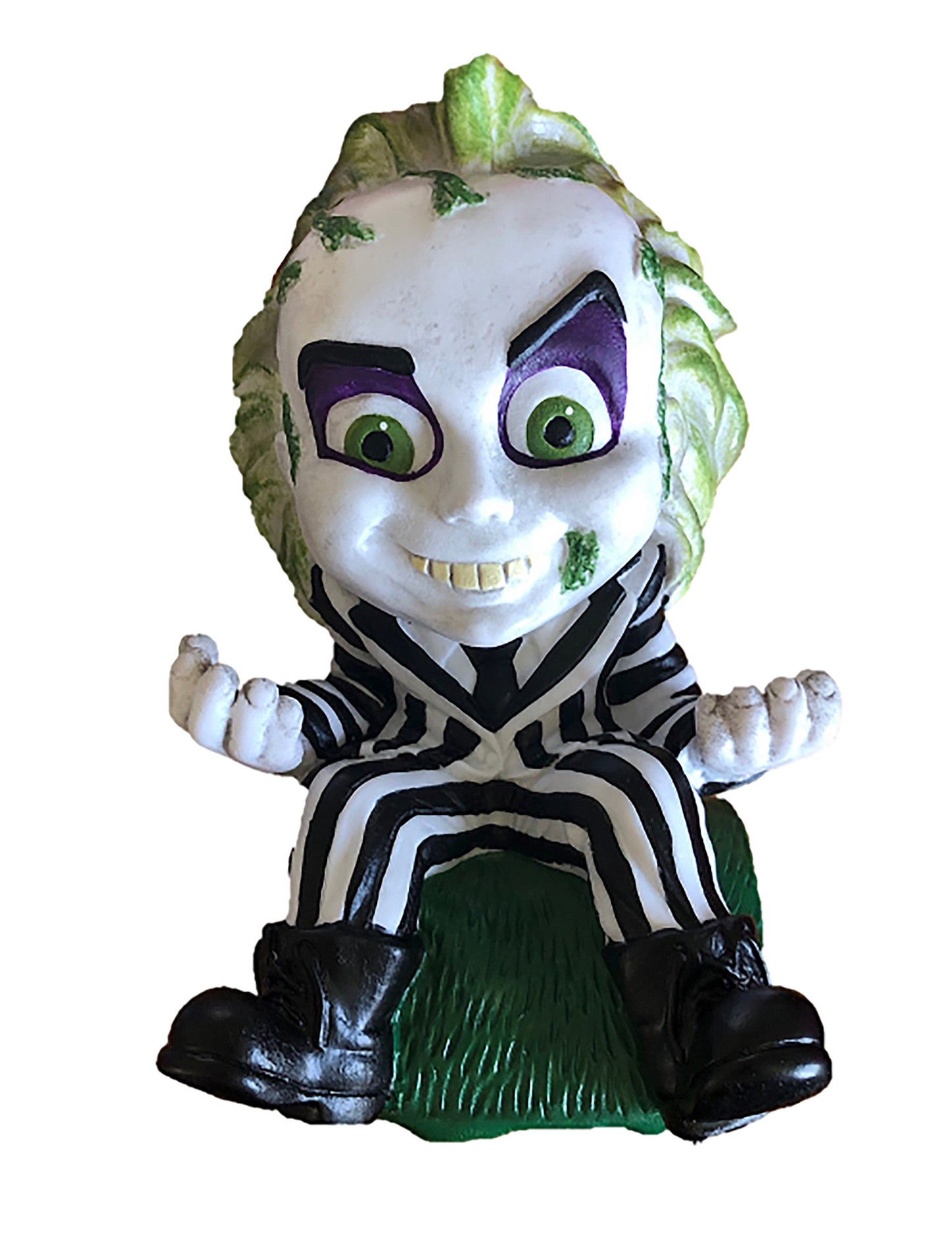 Vue de face du petit Beetlejuice d'épaule