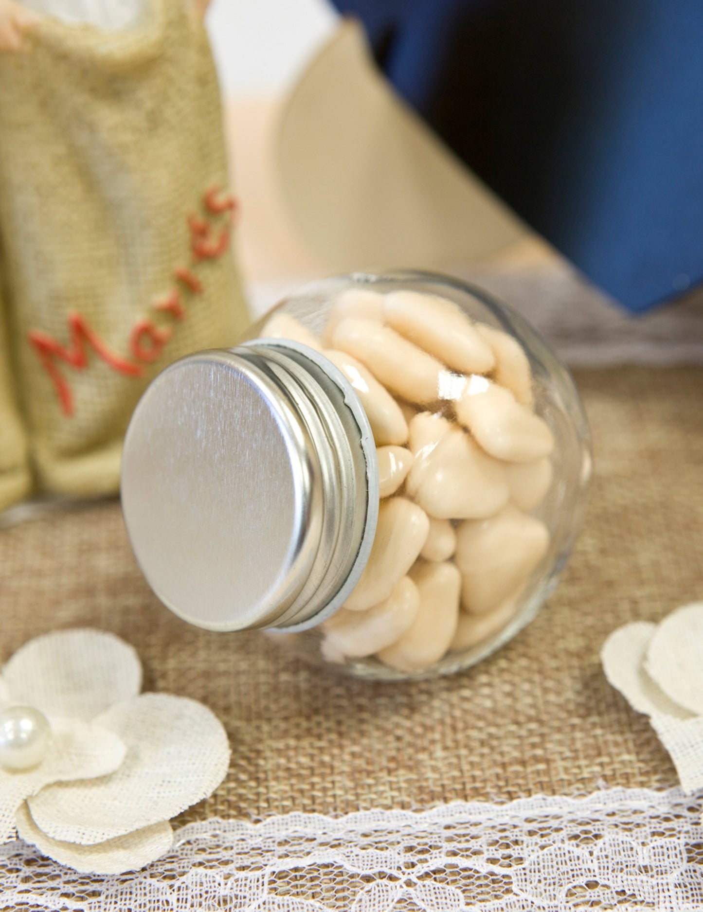 Mala staklena staklenka s čeličnim poklopcem od 5 cm