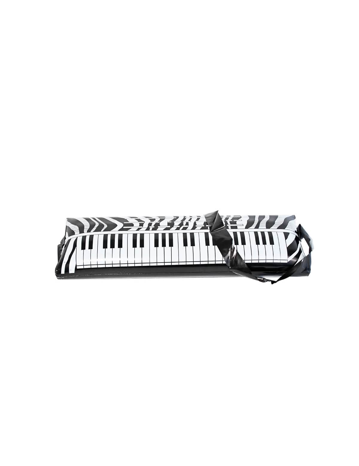 Prednji pogled na nosi me piano glazba