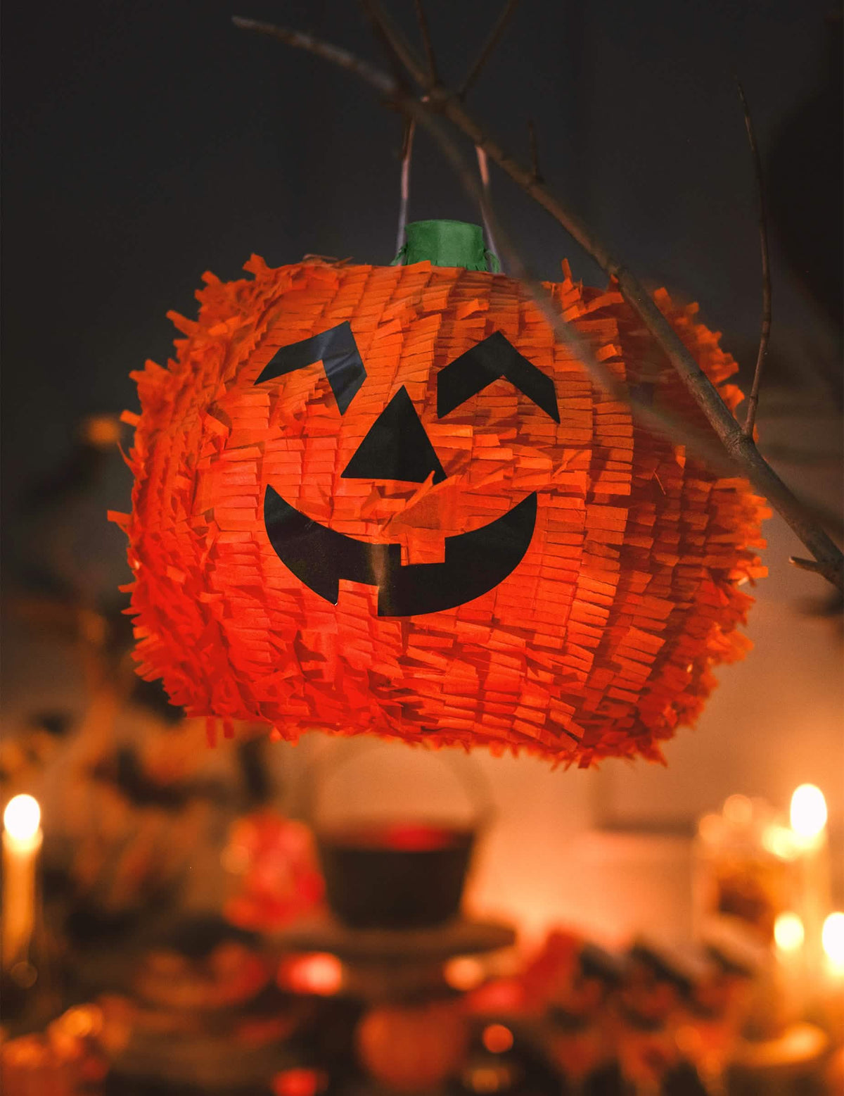 Postavljeno na granu od piñata bundeva halloween