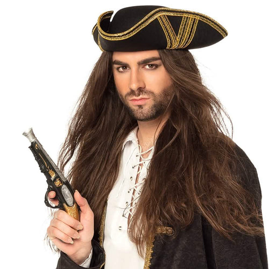 Mise en situation du pistolet pirate noir et or