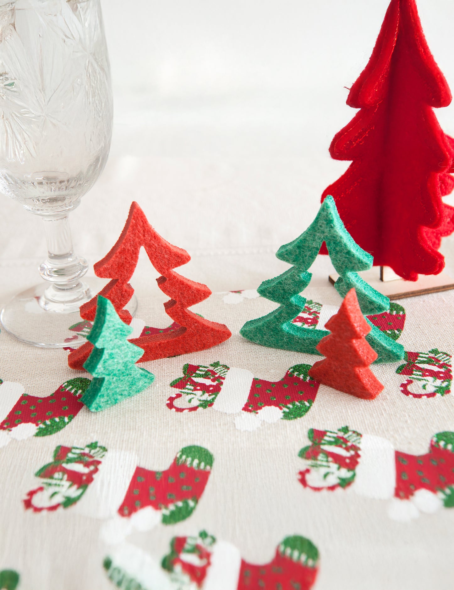 8 zelenih i crvenih božićnih drvaca od filca cm za božićne ukrase