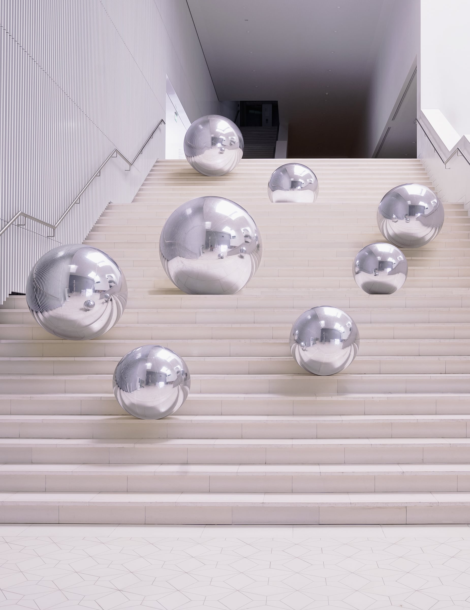 Mise en situation de la boule miroir gonflable pour décoration