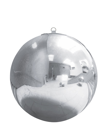 Détail de l'attache de suspension de la boule miroir gonflable argentée