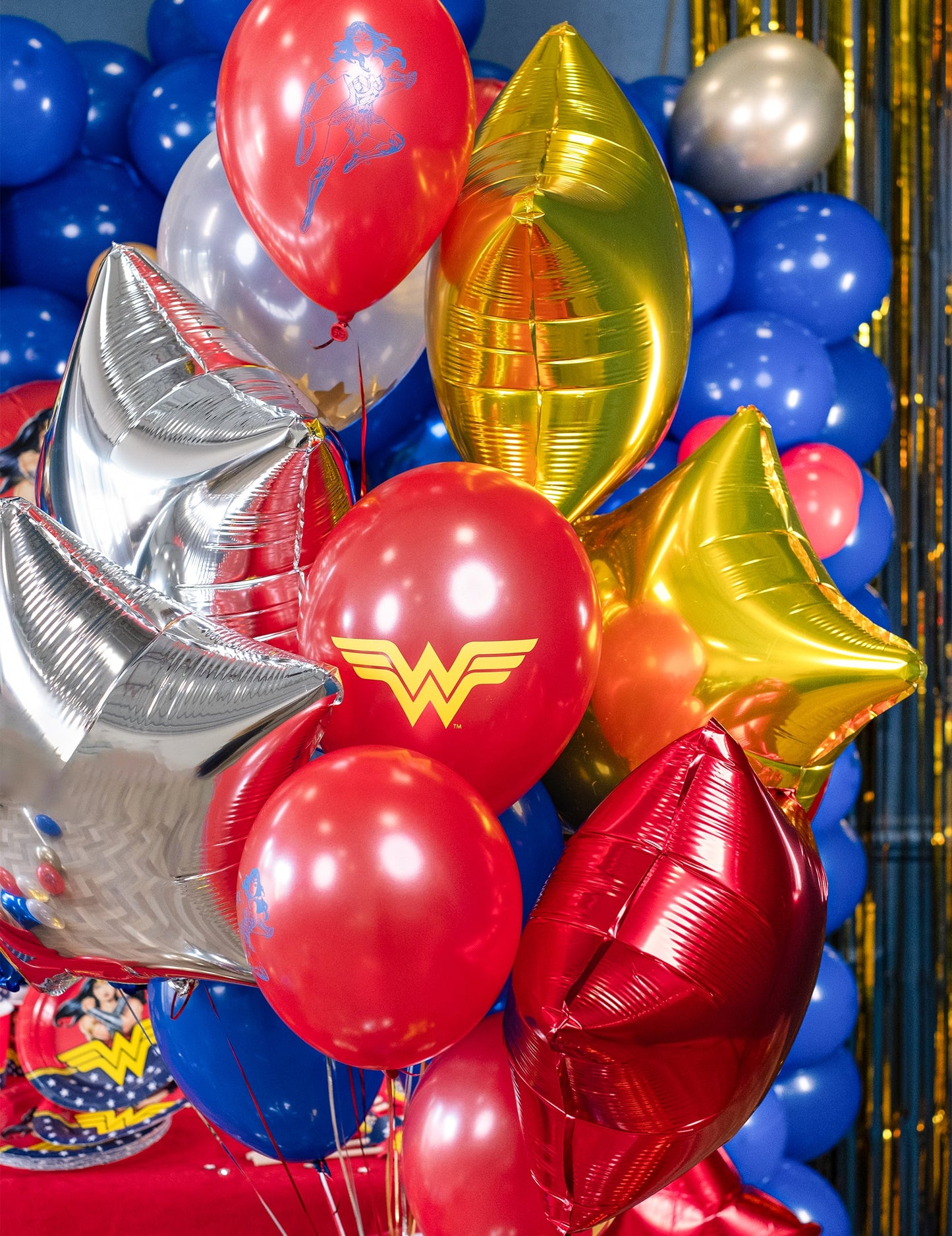Mise en scène décorative des ballons latex Wonder Woman