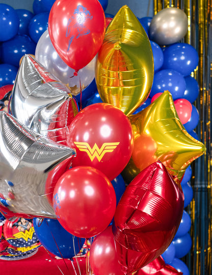 Mise en scène décorative des ballons latex Wonder Woman