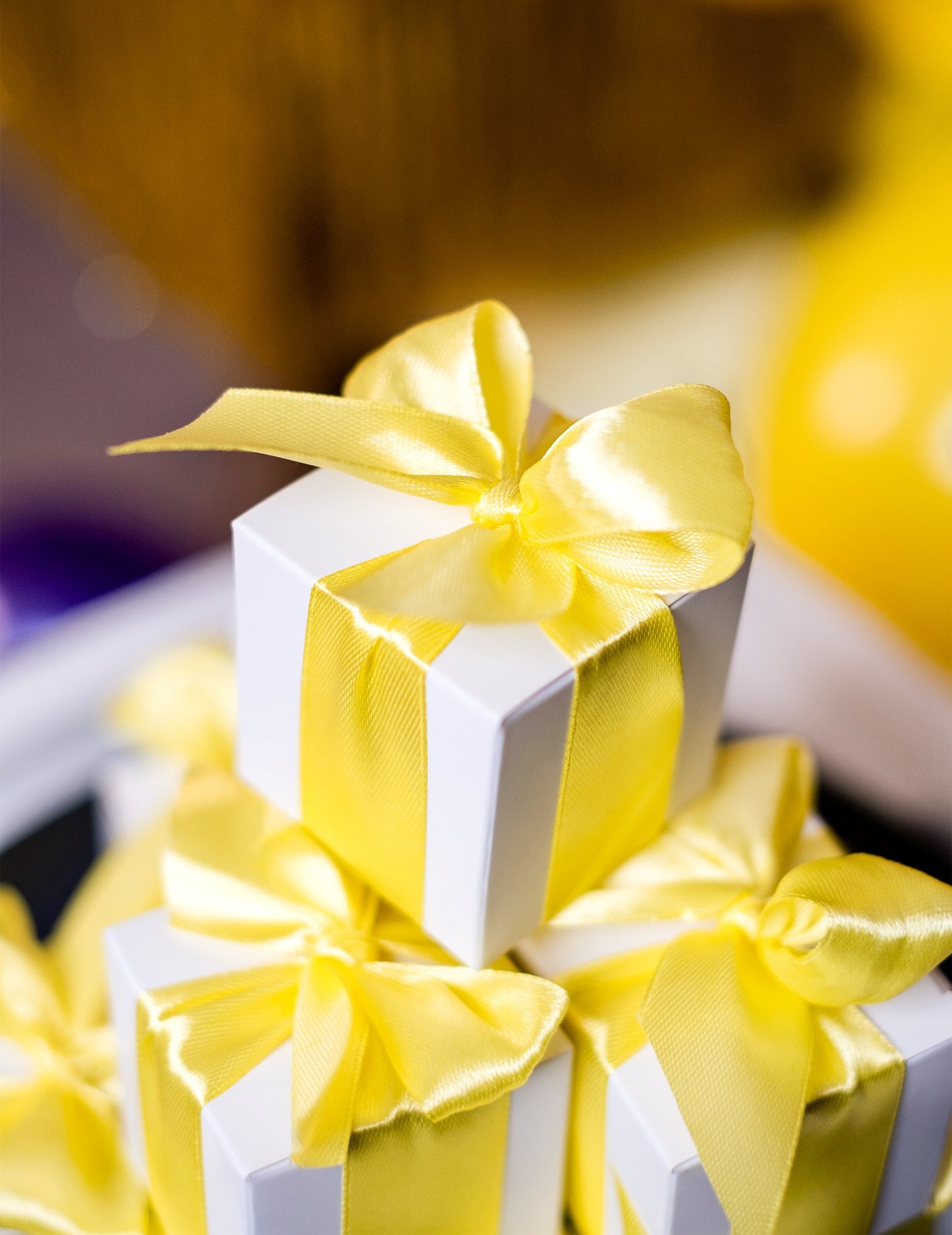 10 kvadratnih bijelih kartonskih kutija 5 x 5 cm za ušećerene bademe i svadbene poklone