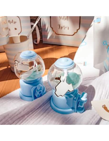 Postavljanje etiketa mali blago za baby shower s plavim prugama i zlatnim detaljima
