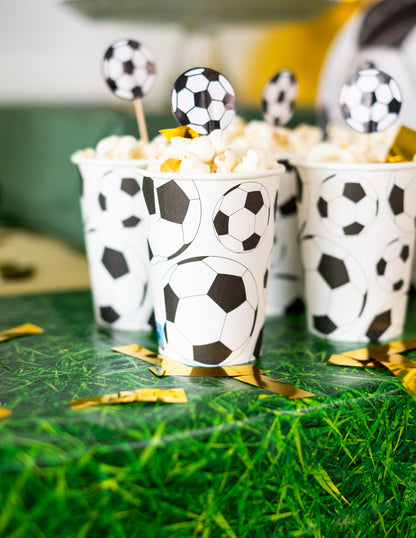 Mise en situation avec popcorn du gobelet en carton ballon football