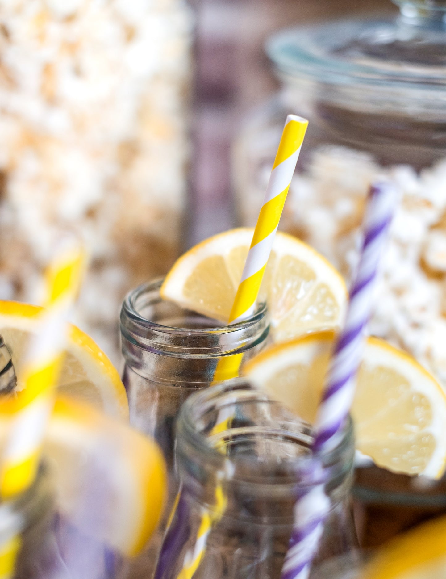 10 žutih prugastih kartonskih slamki 19,5 cm za koktele