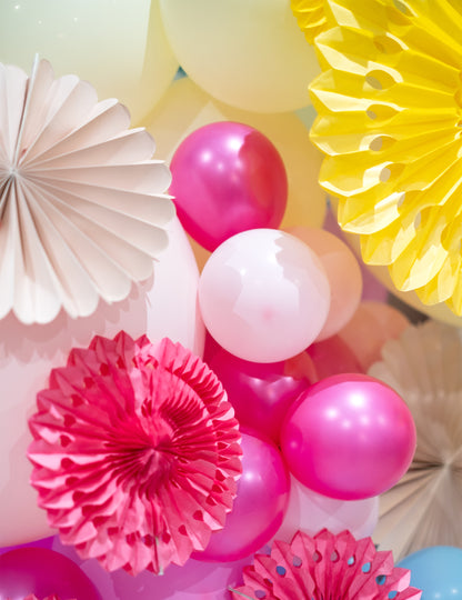 Mise en situation des mini ballons latex pour arche et décoration