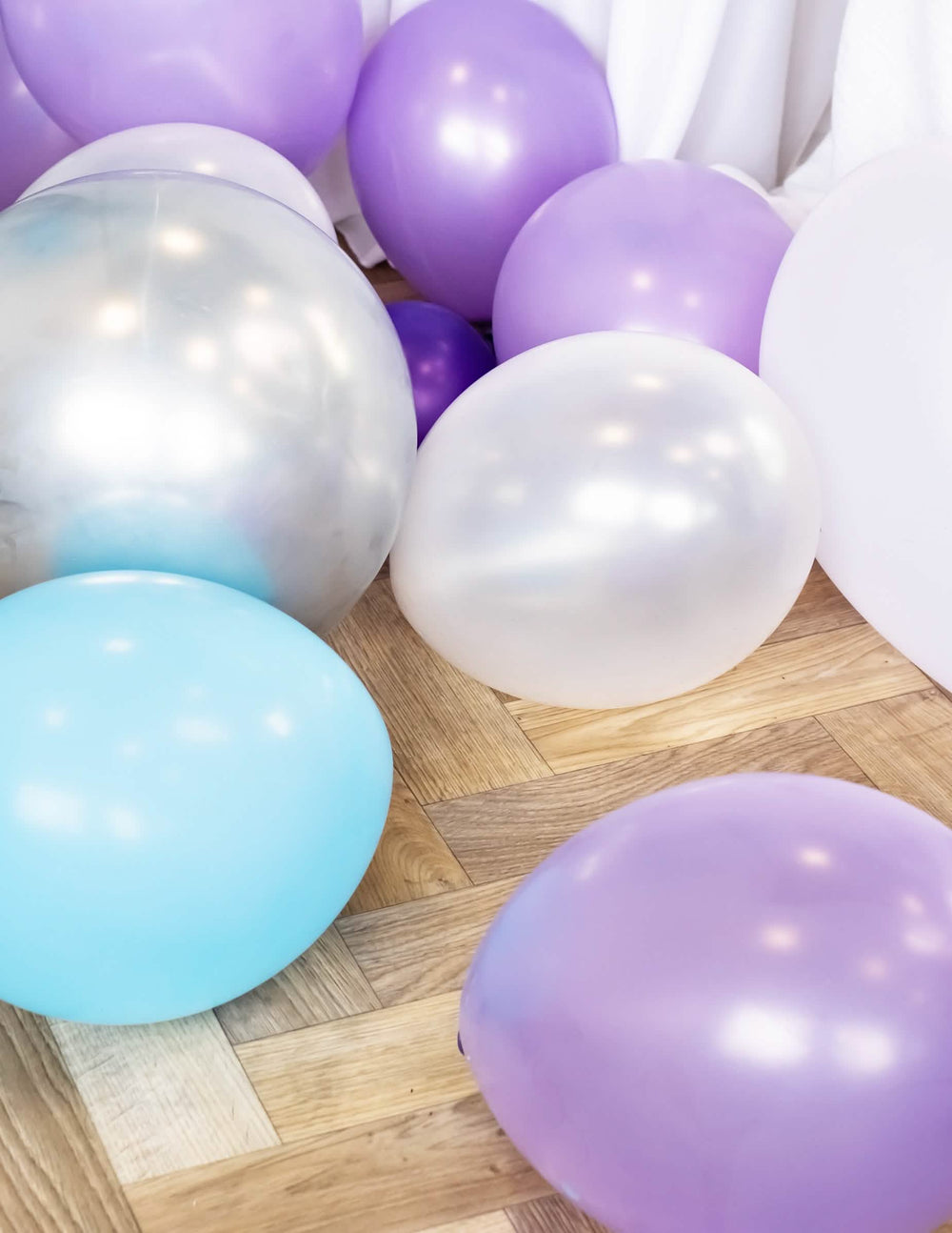Prikaz balonima metaliziranim za zabavu bijela biserna