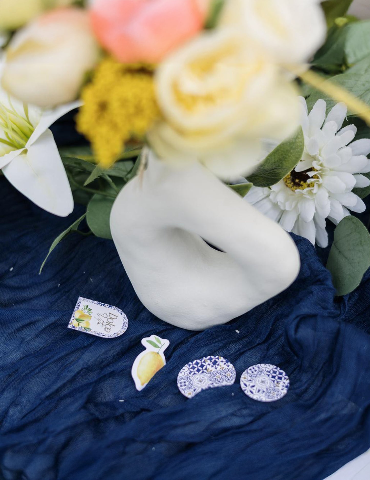 12 konfeta u obliku limuna, žuto i zeleno drvo, ukras za stol