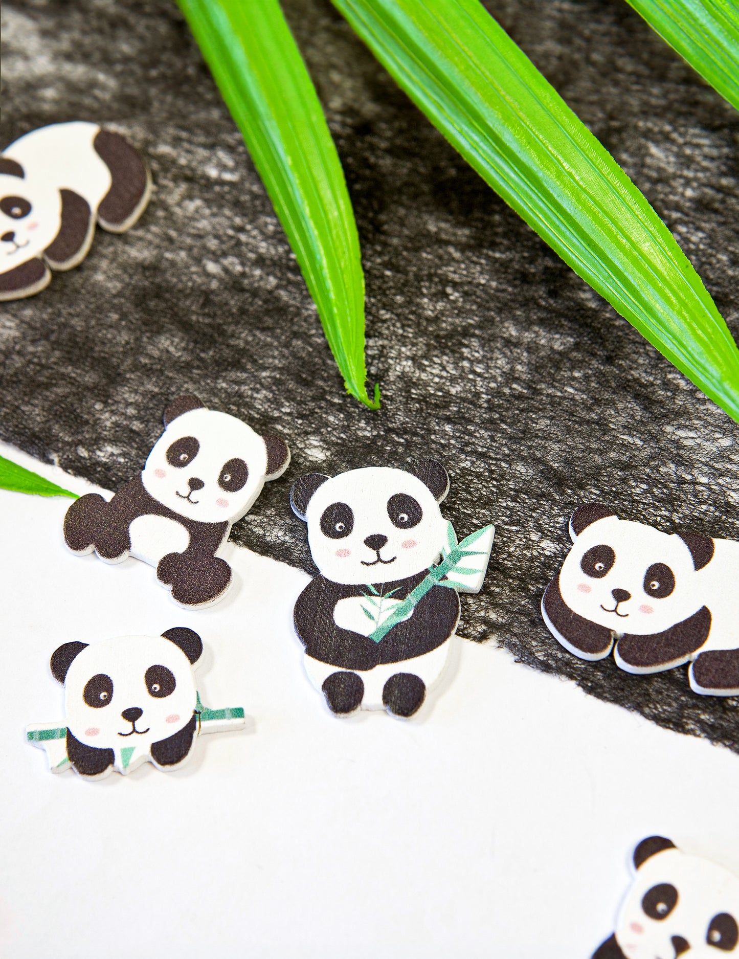 12 drvenih konfeta u obliku pande (otprilike 3) cm ukras za stol