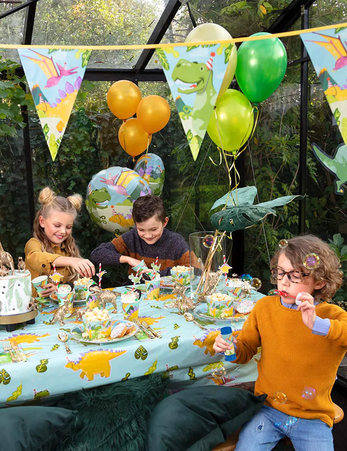 Postavljanje na stol za rođendan papirnati ubrusi Dino Party