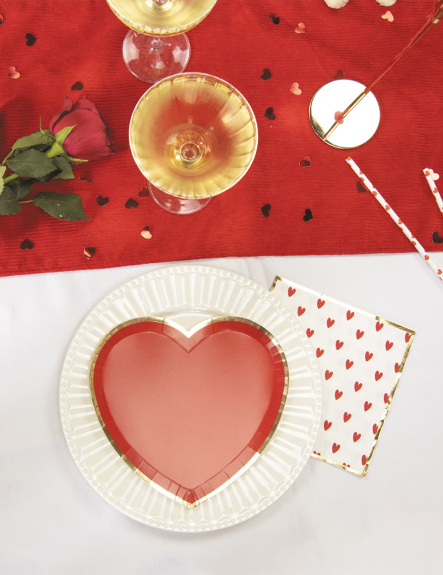 16 Serviettes en papier cœurs rouges 33 x 33 cm