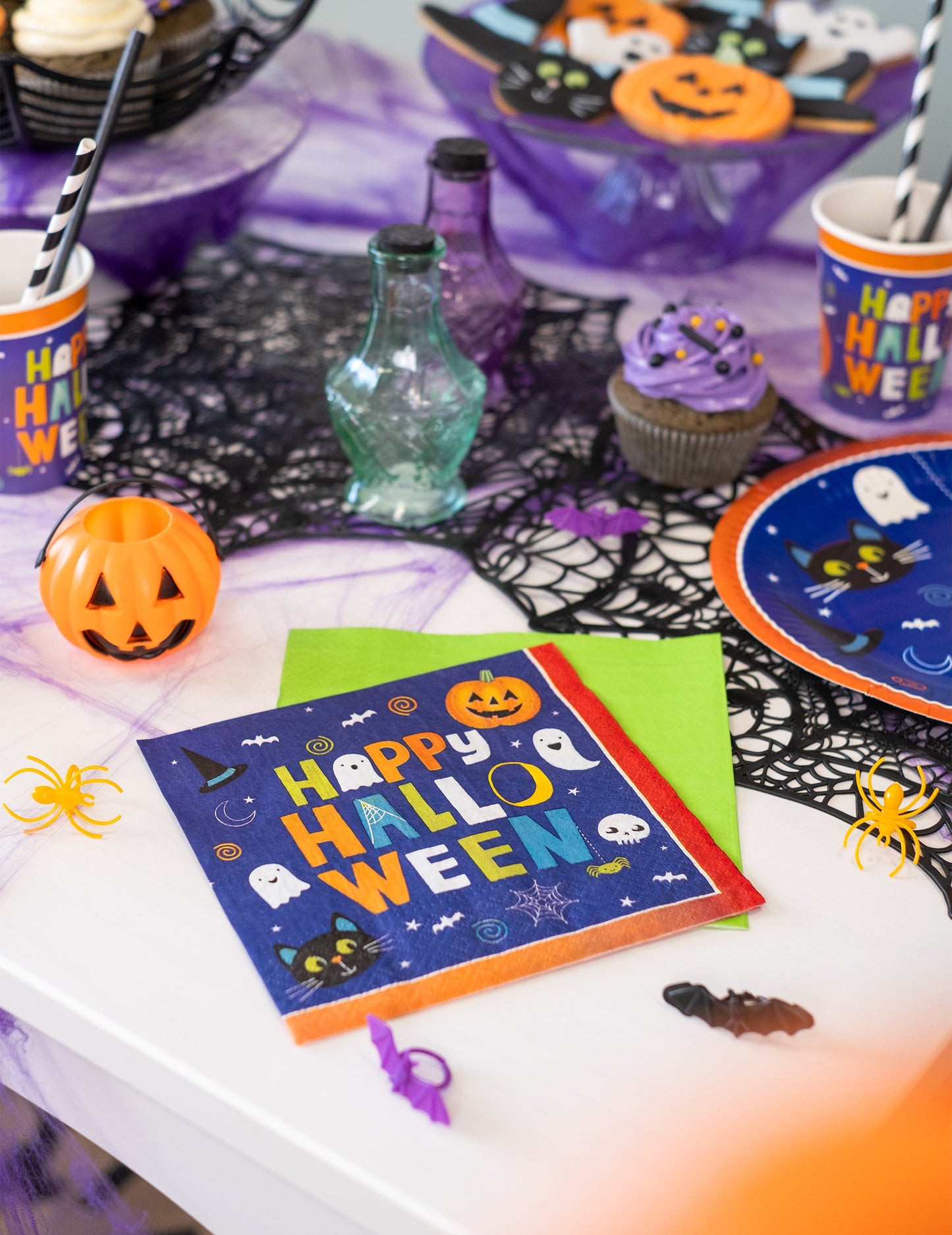 16 Halloween Prijatelji 33x33 cm papirnati ručnici