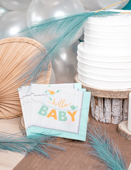 Mise en scène décorative des serviettes en papier hello baby oiseaux