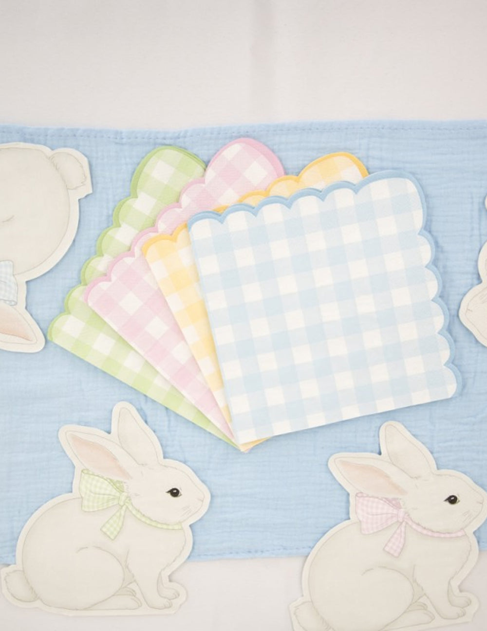 Détail des coloris des serviettes festonnées Vichy Pastel