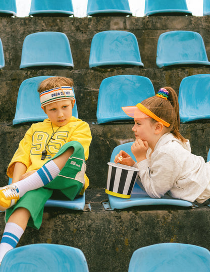 2 crno-bijele prugaste kartonske posudice za grickalice 14 cm