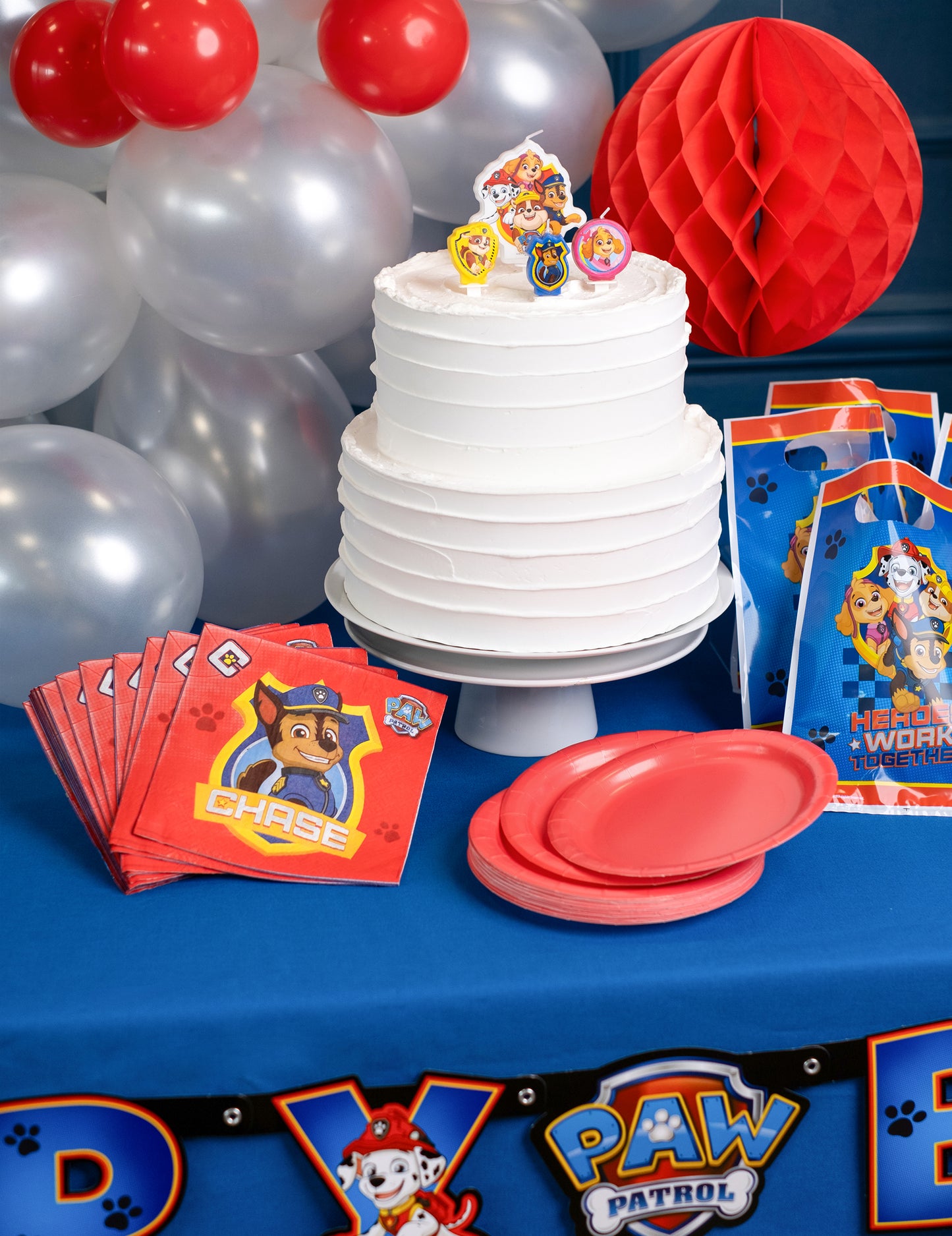 20 petites assiettes rondes en carton rouge corail 17.1 cm pour dessert