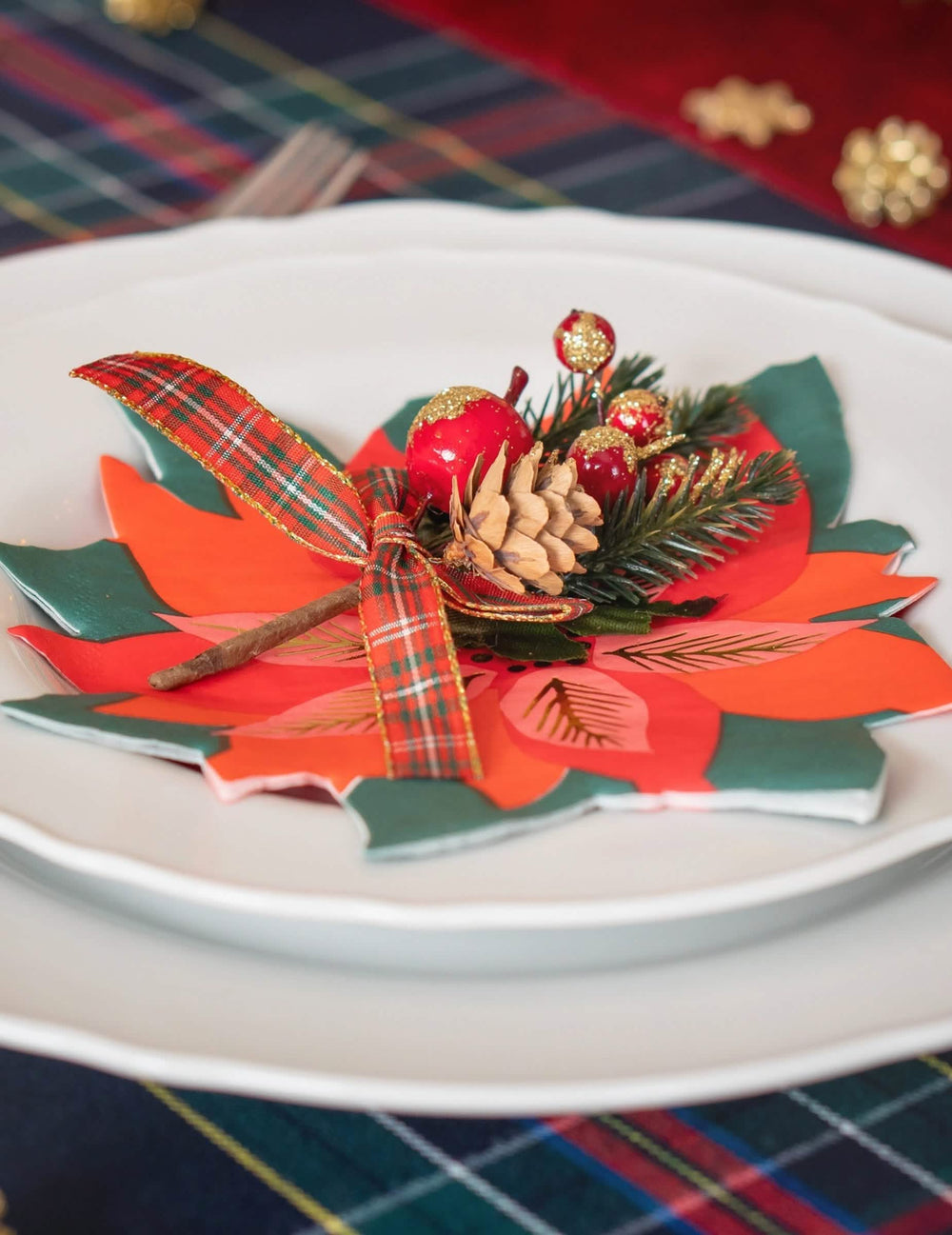 Detalj dekoracije stola papirnatog ubrusa cvijet božićne zvijezde poinsettia