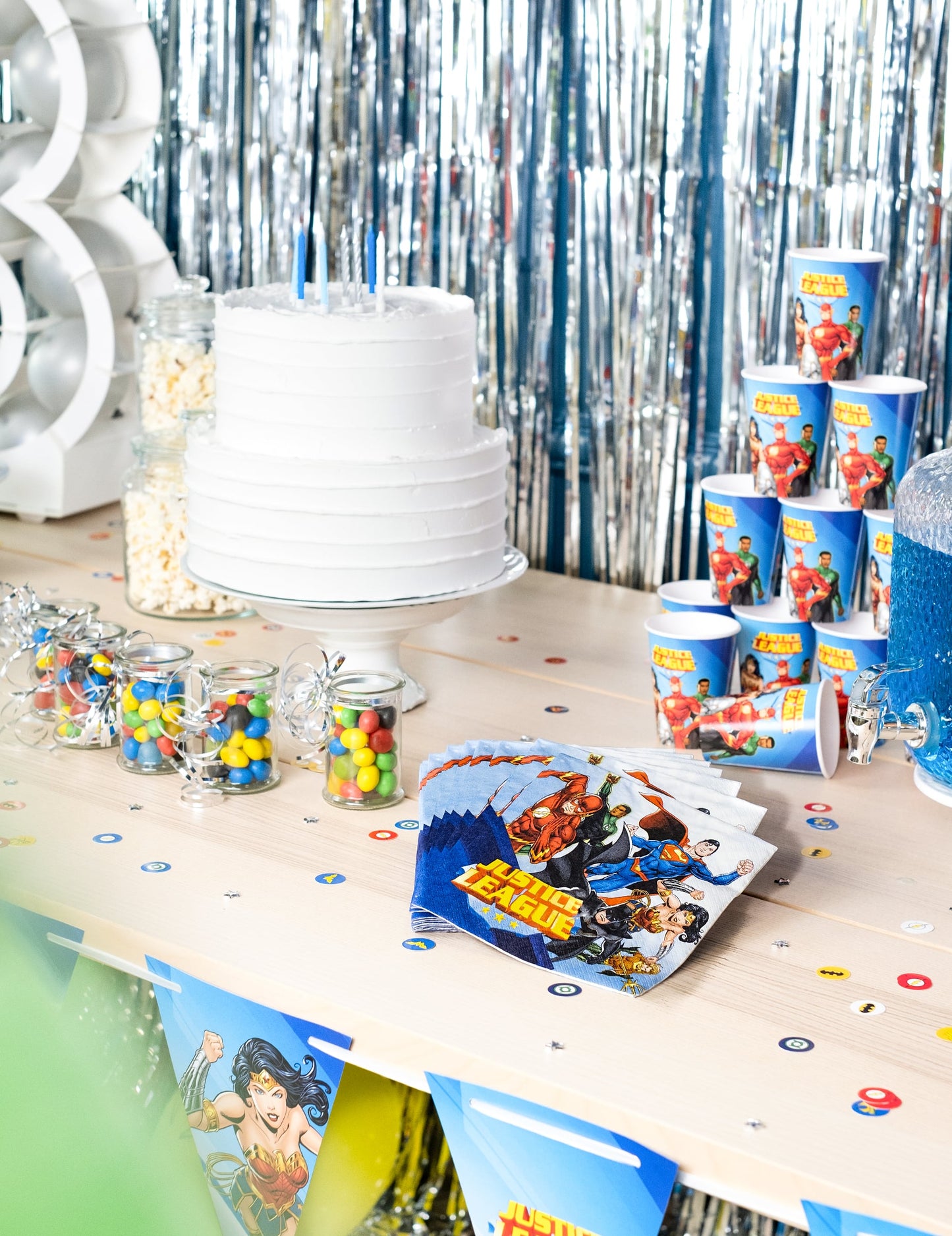 Exemple de décoration de buffet des serviettes en papier Justice League