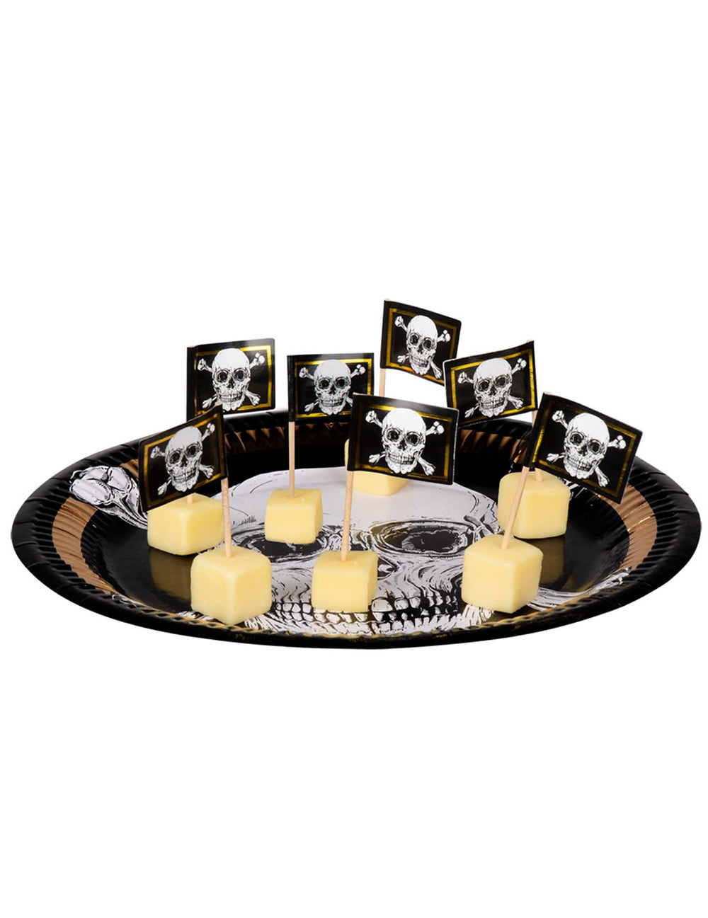 Scena na drvenom pladnju s piratskom zastavom Jolly Roger