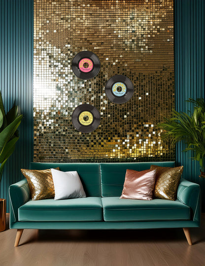 Mise en situation sur un mur des 3 disques vinyles décoration Rock & Roll