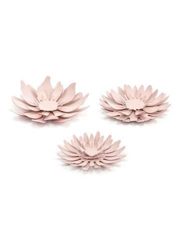 3 3D cvijeta od puderasto ružičastog papira 