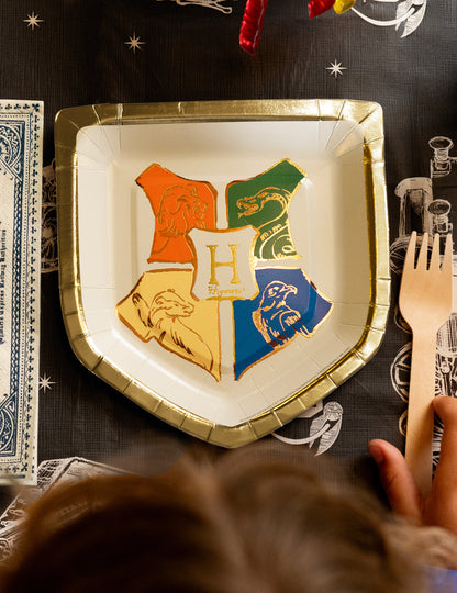 6 Assiettes en papier Harry Potter™ Blason de Poudlard 26x18 cm