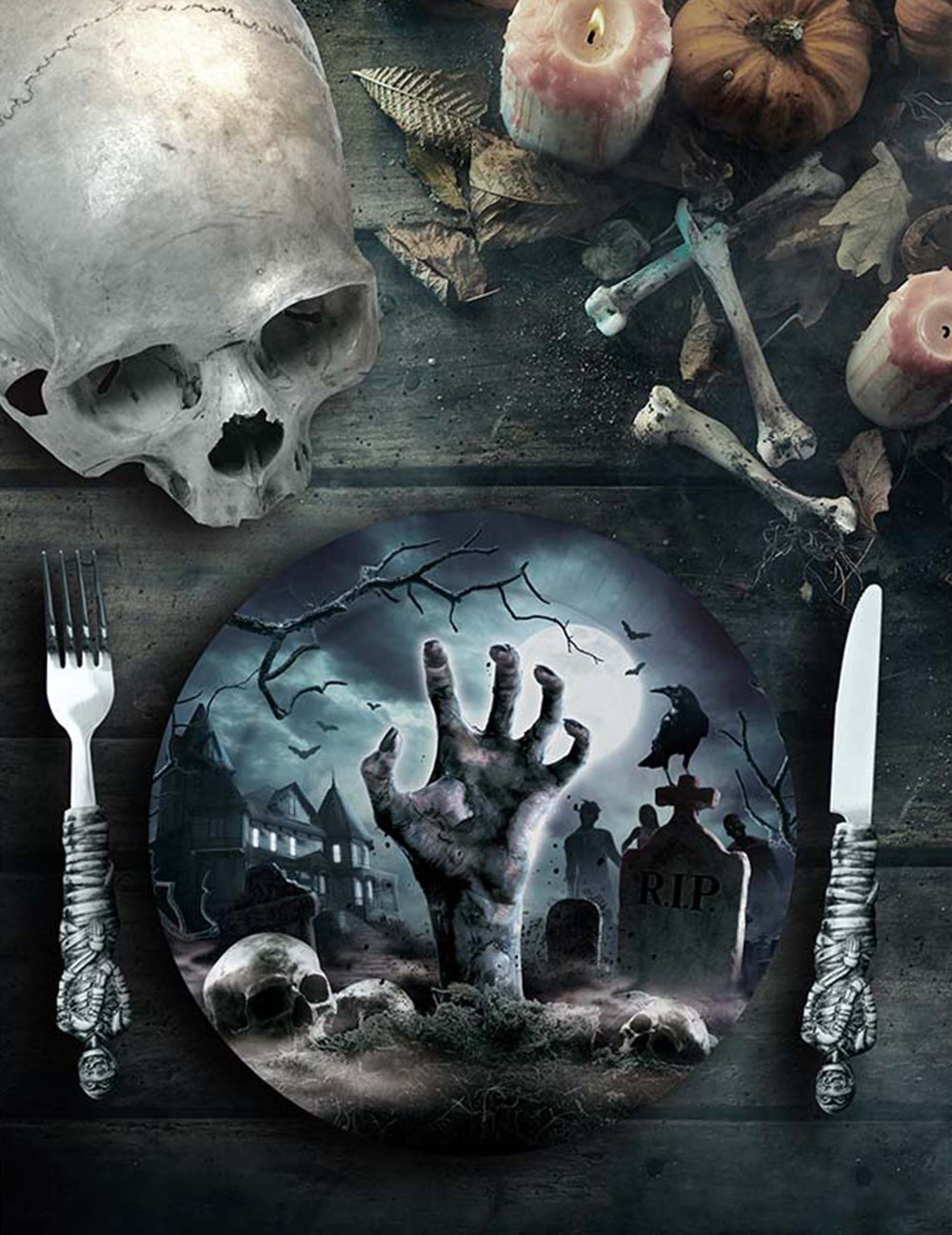 Mise en scène avec couverts et crânes des assiettes revenants du cimetière