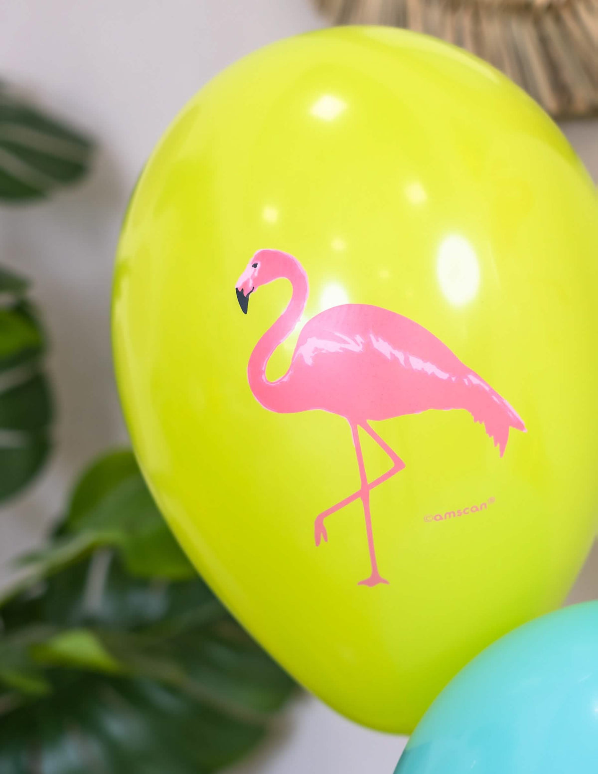 Detalj žuta balona od lateksa flamingo paradise