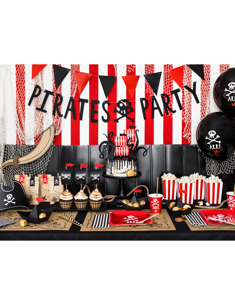 Mise en scène complète du buffet du gobelet en carton pirate pour fête