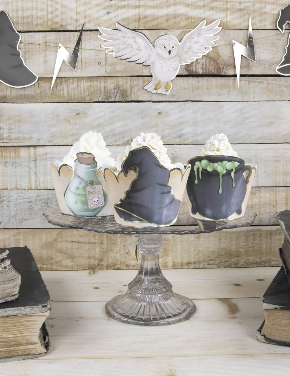 Ukrasno postavljanje obloga kalupa za cupcake šegrt čarobnjak
