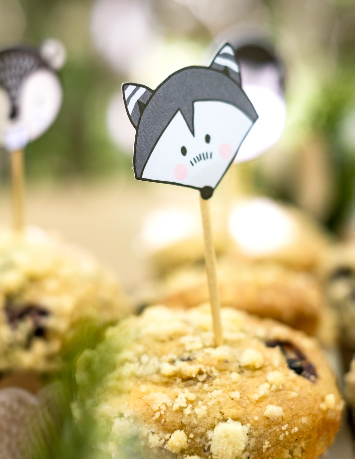 6 moules à cupcake en kraft et pics en bois animaux forêt